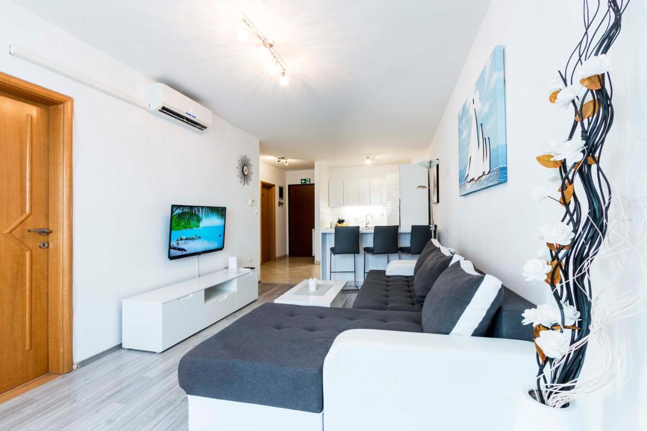 Elena Apartment *