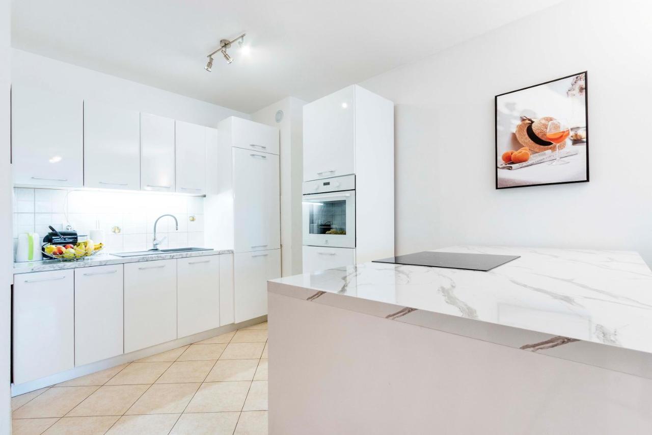Elena Apartment *